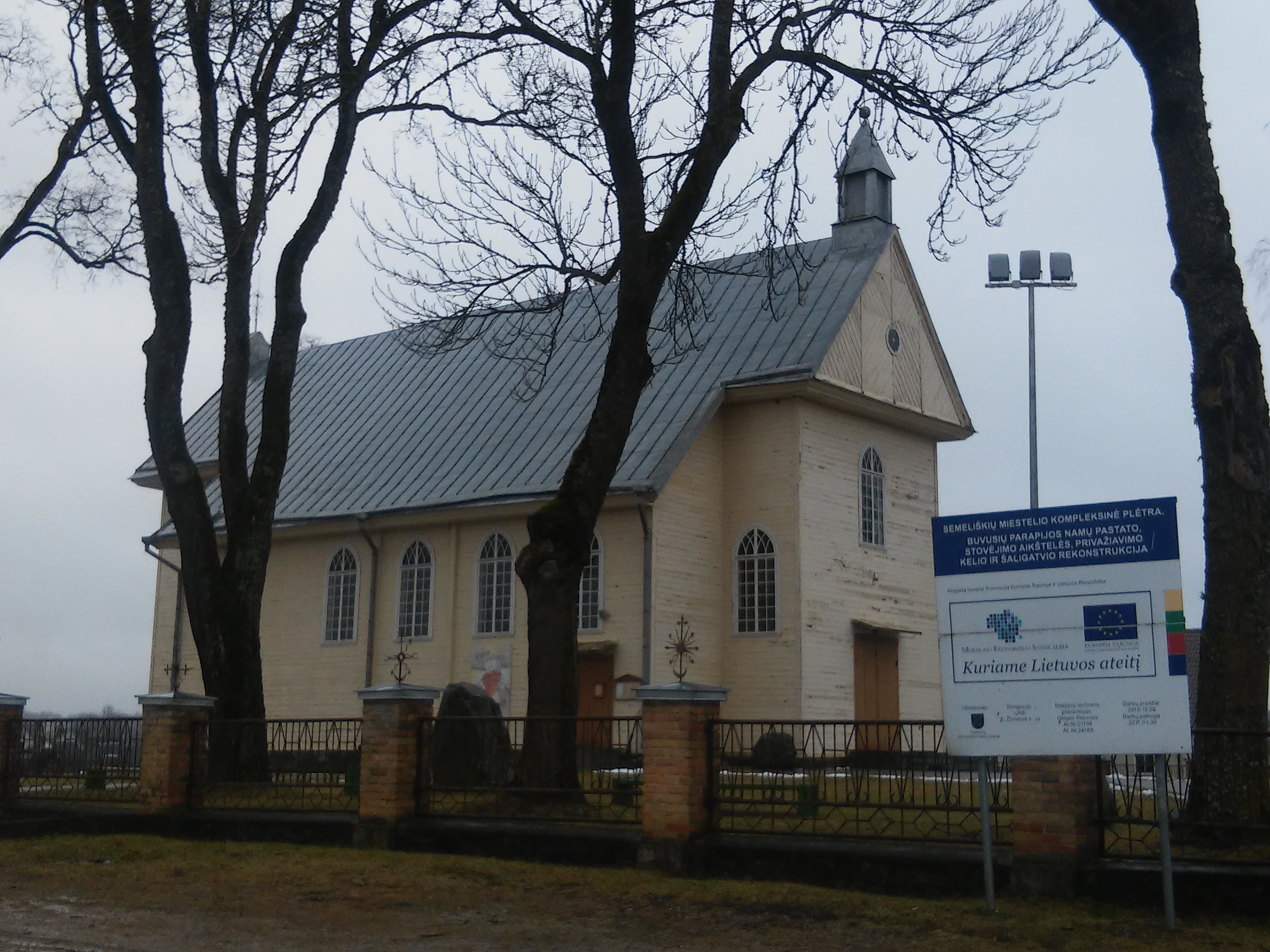 Semeliškių Šv. Lauryno bažnyčia