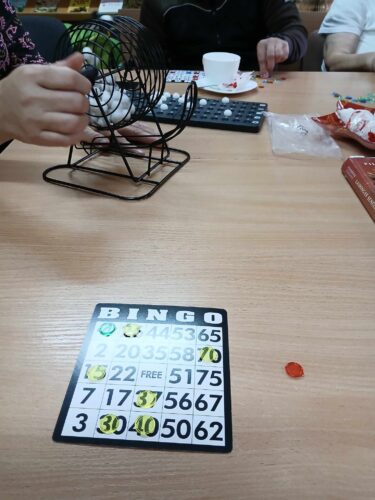 Bingo žaidimas bibliotekoje.