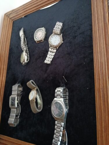 6 sidabrinės spalvos mechaniniai laikrodžiai