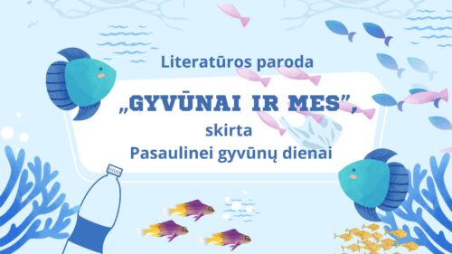 Literatūros paroda „Gyvūnai ir mes“ skirta Pasaulinei gyvūnų dienai. Melsva parodos afiša. Mėlynos žuvys, violetinės žuvys. Mėlyni koralai. Plastiko butelis.