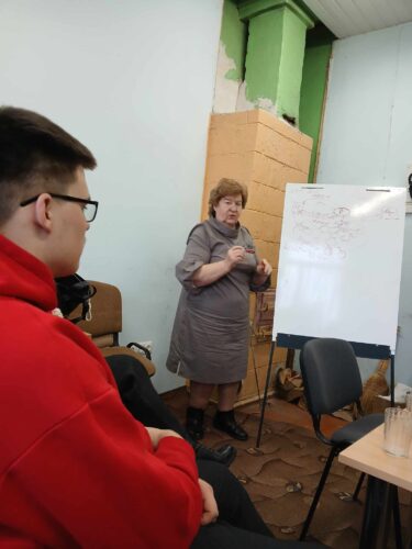 Bibliotekos lankytojai renginyje "Keičiu apsipirkimo kryptį ir pinigai sugrįžta"
