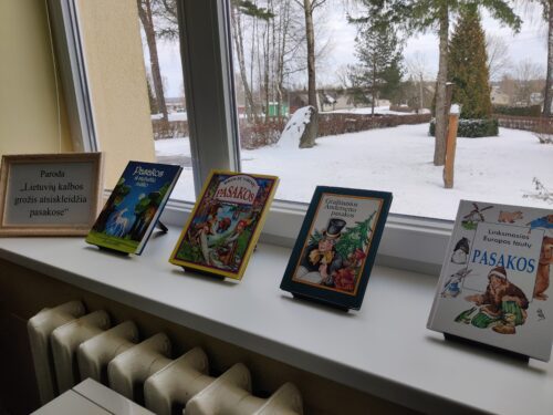 Literatūros paroda Beižionių bibliotekoje „Lietuvių kalbos grožis atsiskleidžia pasakose“