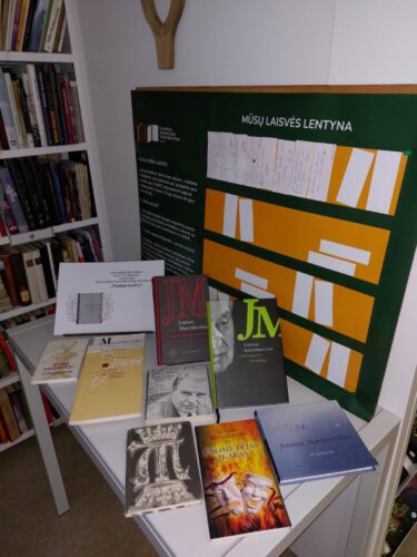 Justino Marcinkevičiaus literatūros paroda.